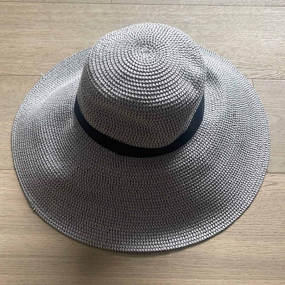 Black and white floppy wide brim hat main character from aritzia